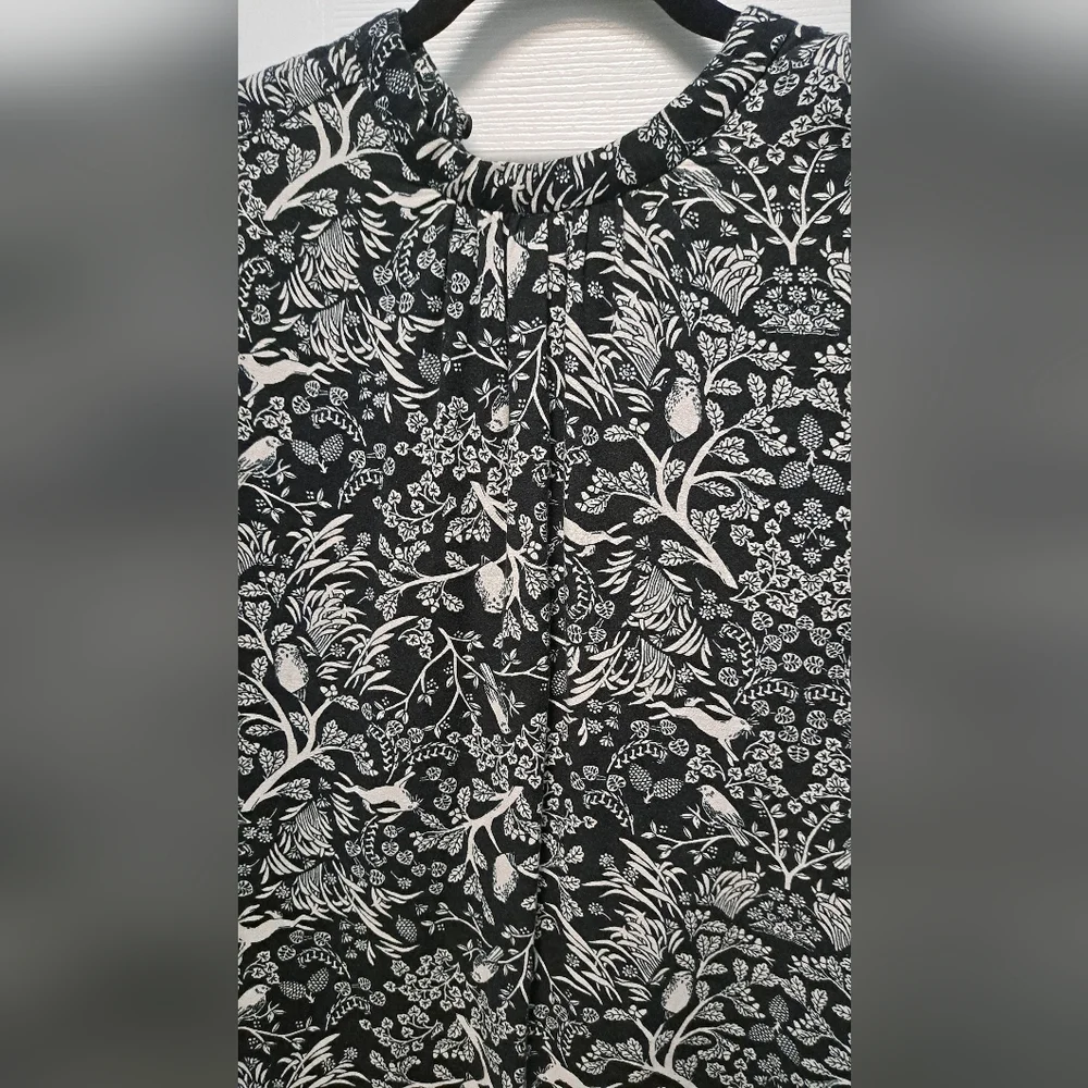 Old Navy Black and White Casual Button Down Shirt - Picture 4 of 4